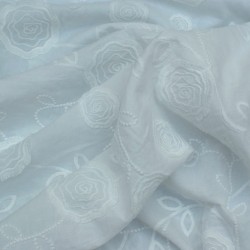 Tissu coton brodé à fleurs