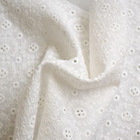 Tissu broderie anglaise flowers : 13.50€